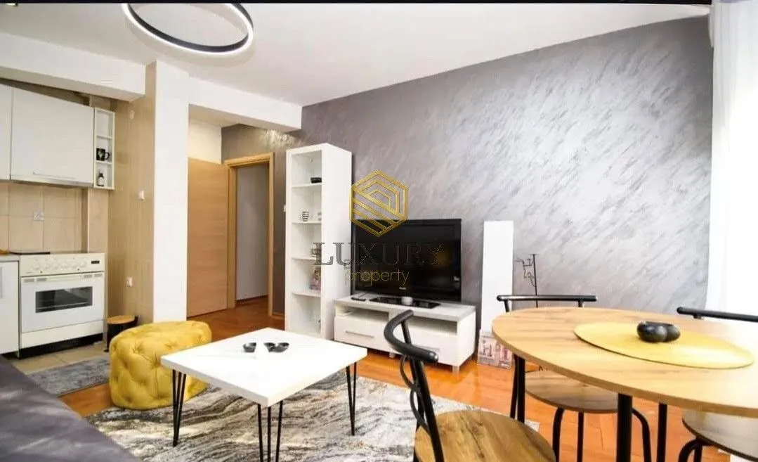 Prodaja, jednosoban stan, 37m², Centar, Podgorica
