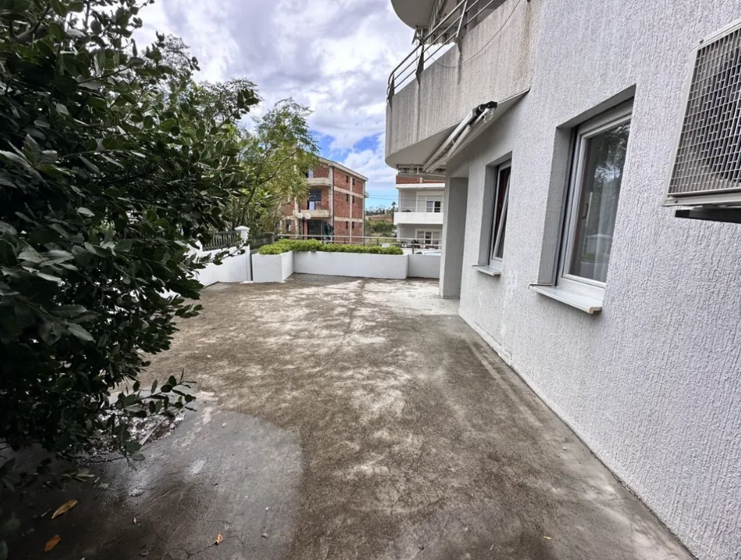 Prodaja, dvosoban stan, 73m², Đenovići, Herceg Novi