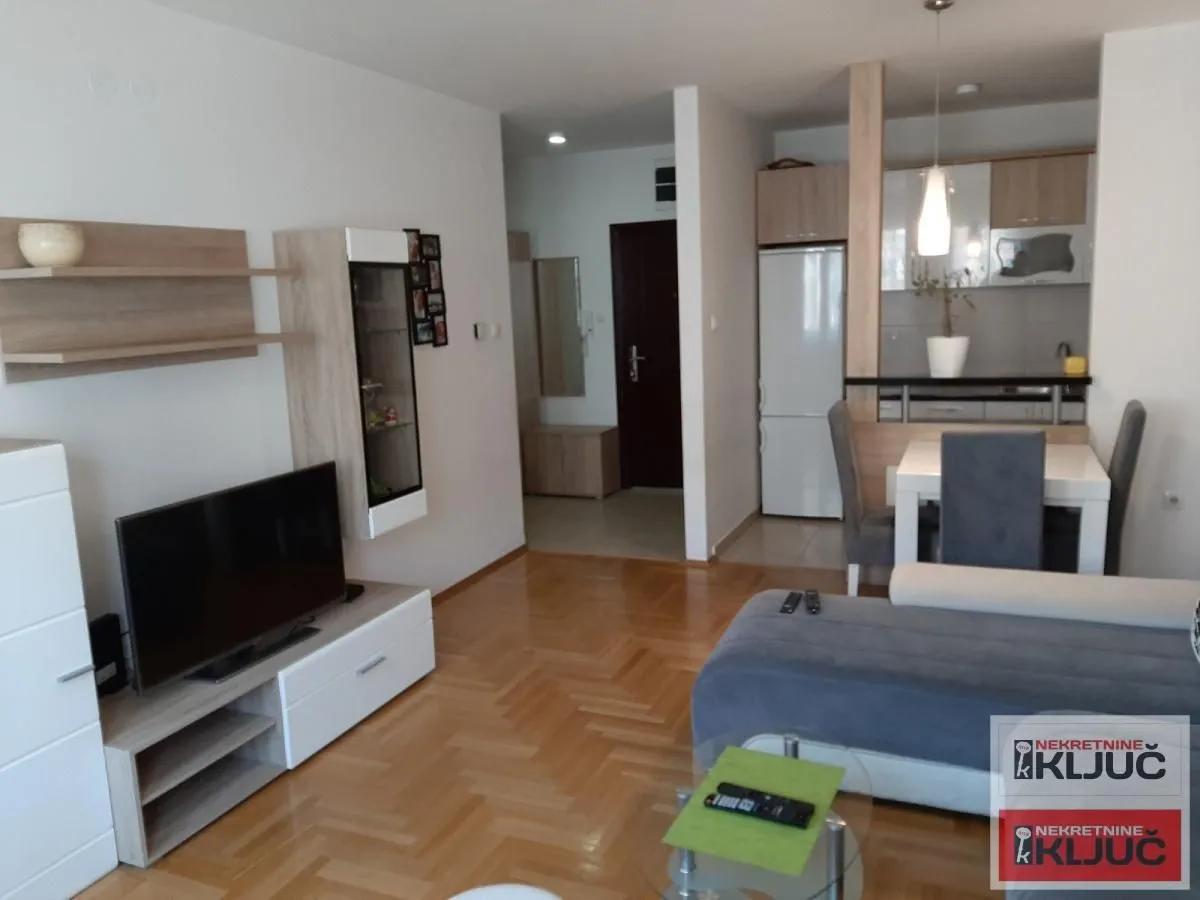 Izdavanje, jednosoban stan, 45m², Sajmište, Novi Sad