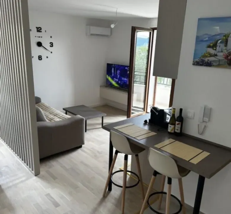 Rent, one bedroom apartment, 43m², Centar, Tivat
