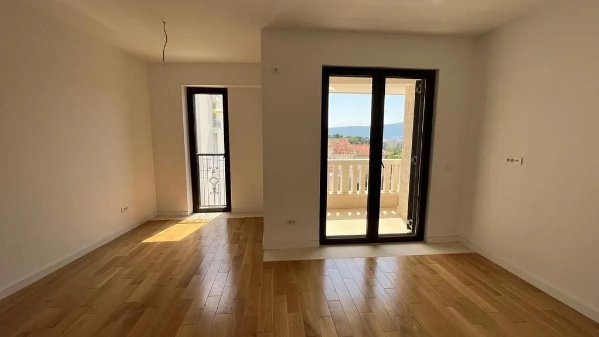 Prodaja, jednosoban stan, 46m², Tivat, Crna Gora