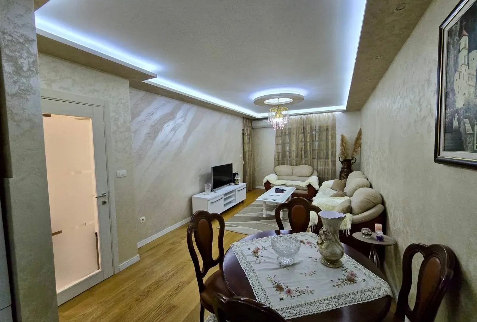 Izdavanje, jednosoban stan, 49m², Central Point, Podgorica
