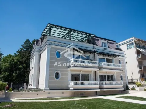 Izdavanje, kuća, 1400m², Savski Venac, Beograd