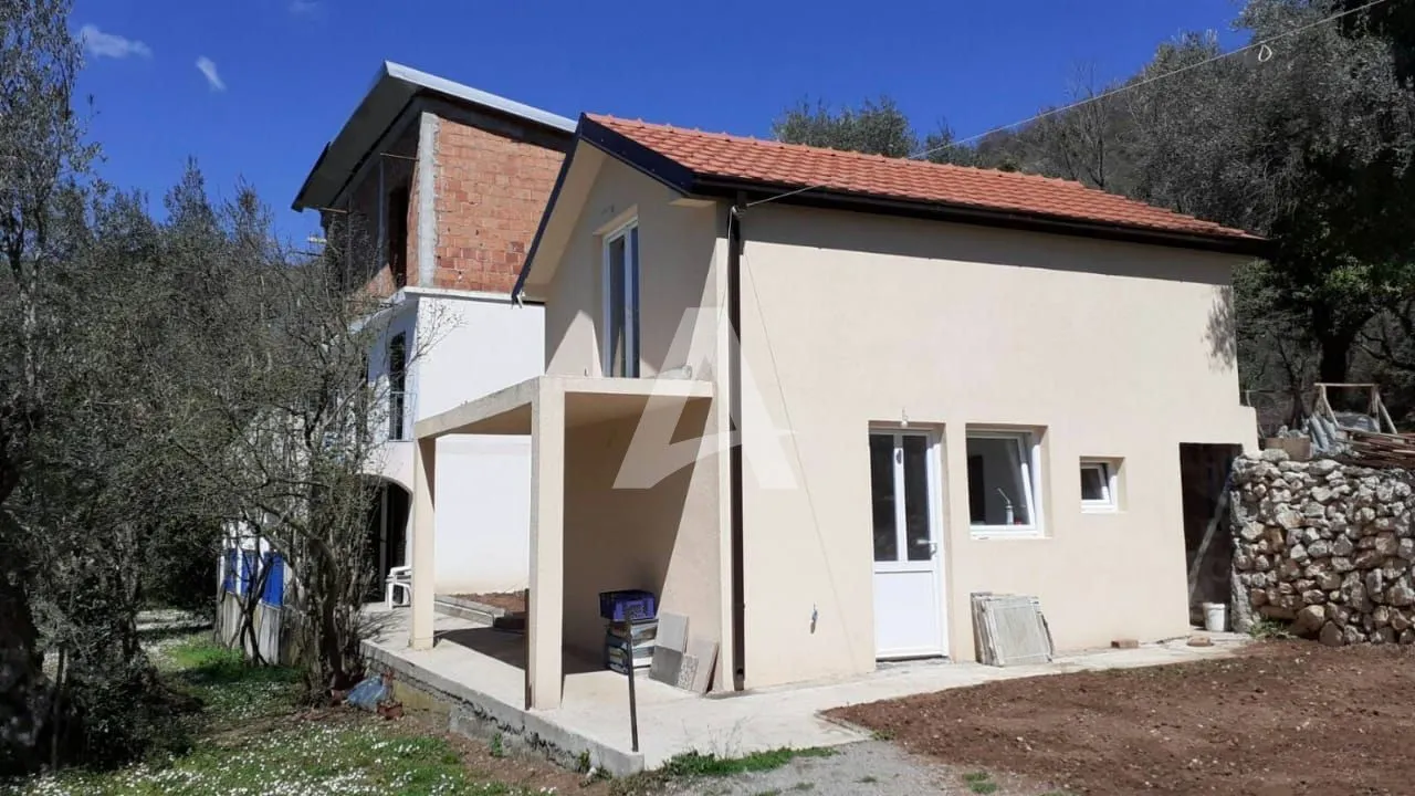 Prodaja, kuća, 270m², Kamenovo, Budva