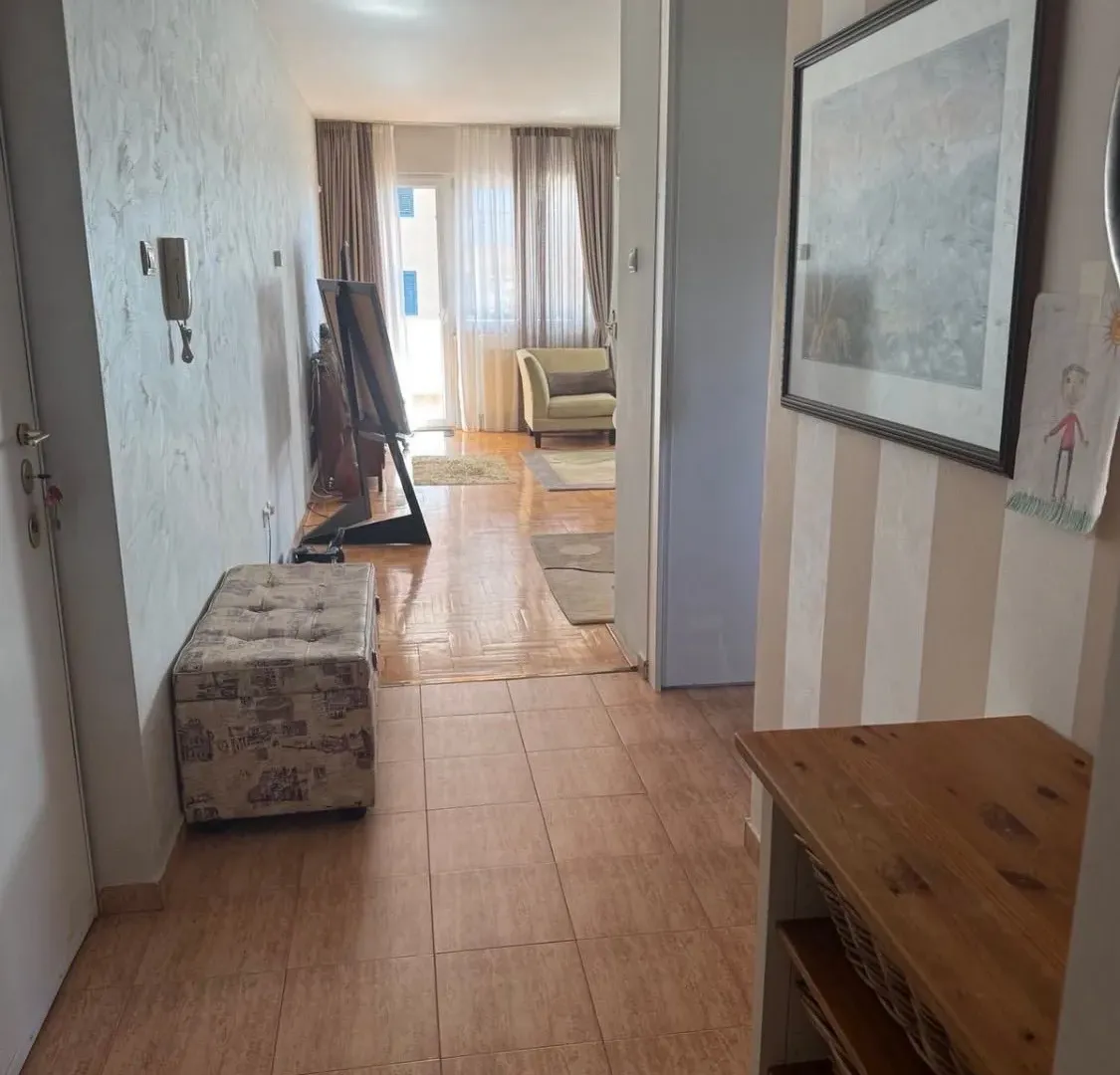 Izdavanje, trosoban stan, 115m², Gorica C, Podgorica