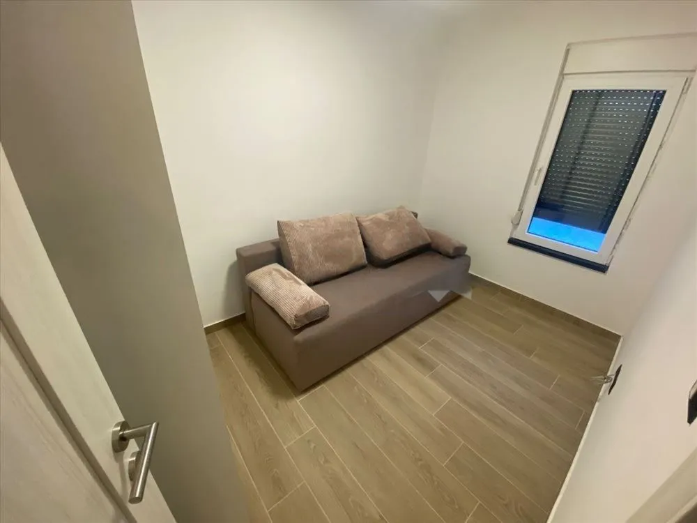 Izdavanje, jednosoban stan, 55m², Ledine, Beograd
