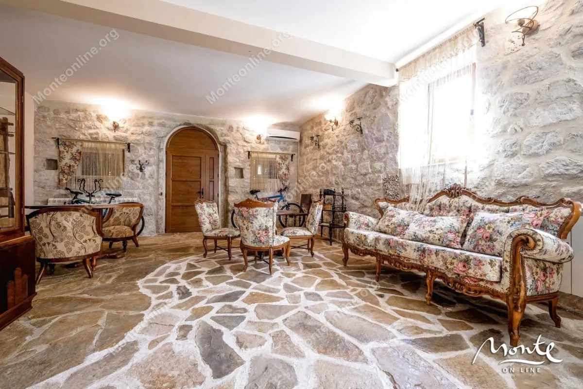 Prodaja, kuća, 500m², Orahovac, Kotor