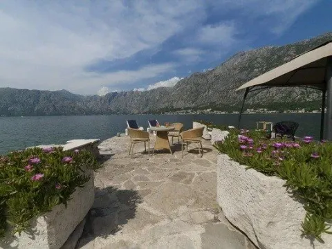 Prodaja, kuća, 450m², Kotor, Crna Gora - image 1