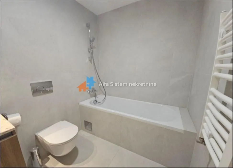 Izdavanje, trosoban stan, 73m², Savski Venac, Beograd