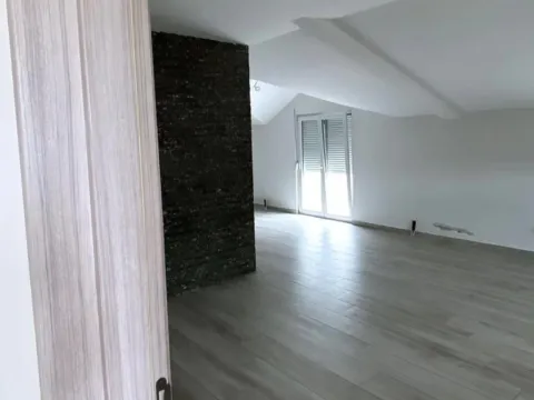 Izdavanje, trosoban stan, 110m², Karaburško Polje, Podgorica - image 2