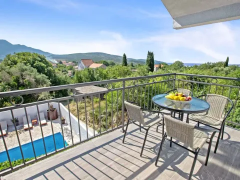 Rent, house, 110m², Tivat, Crna Gora - image 24