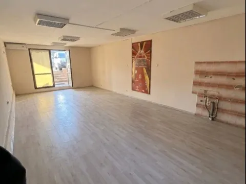 Poslovni prostor in Tološi