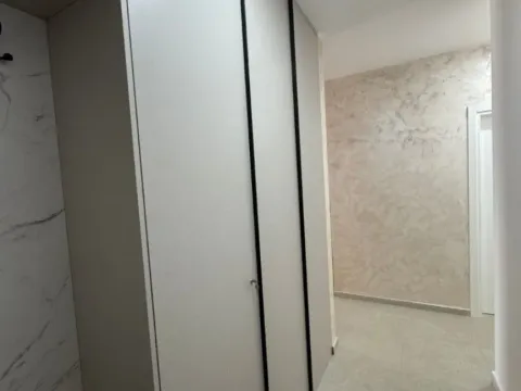 Izdavanje, dvosoban stan, 71m², Bečići, Budva - image 13