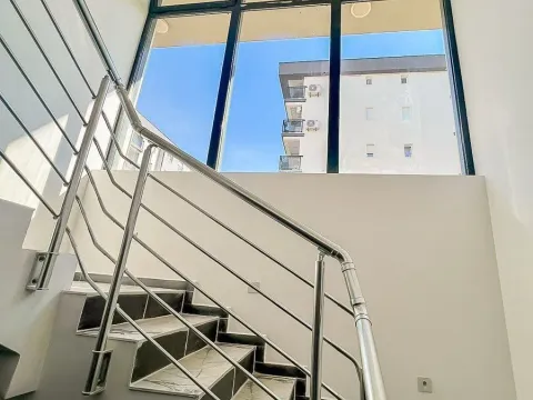 Izdavanje, poslovni prostor, 182m², Blok 9, Podgorica - image 6