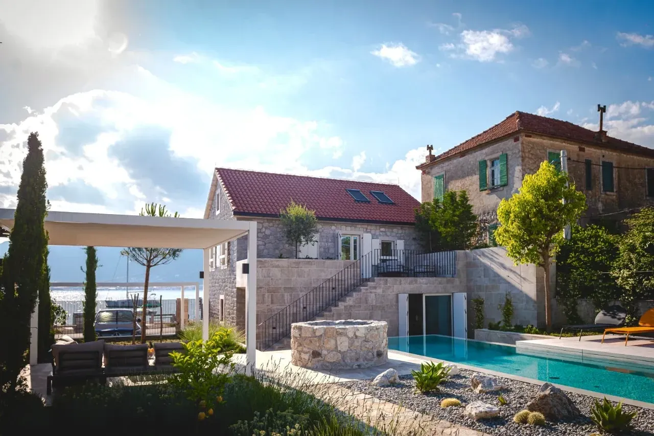 Izdavanje, kuća, 170m², Tivat, Crna Gora