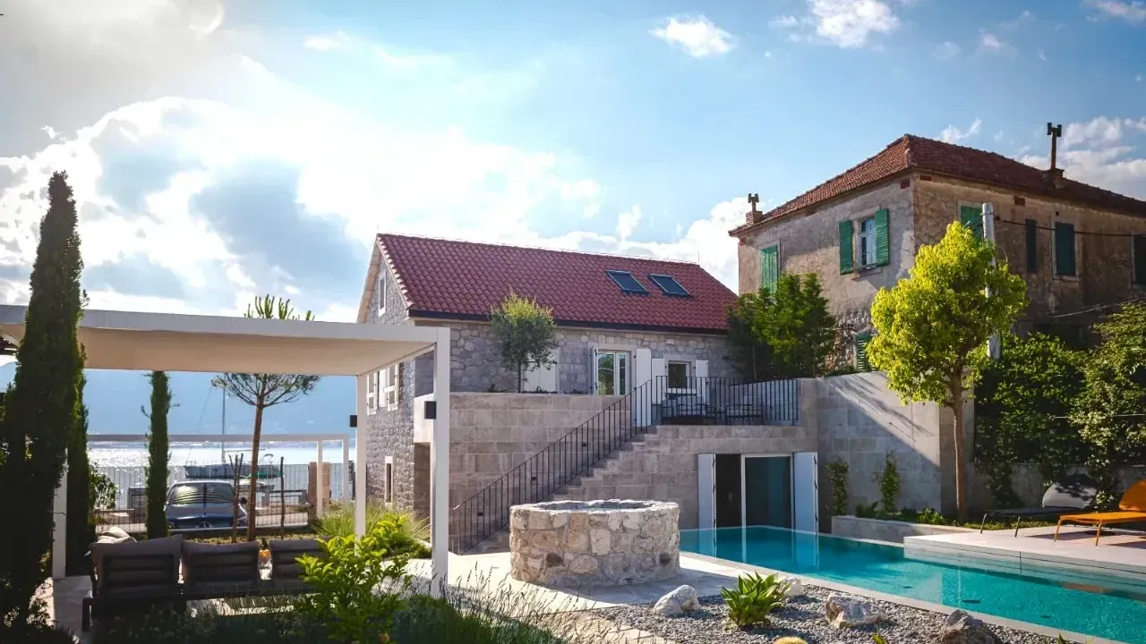 Izdavanje, kuća, 170m², Tivat, Crna Gora