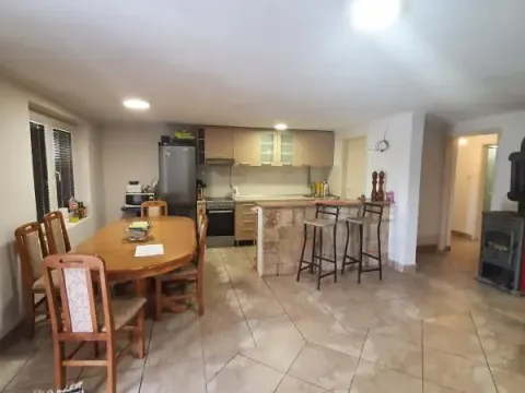 Prodaja, kuća, 168m², Kamenjar, Novi Sad Sve Podlokacije