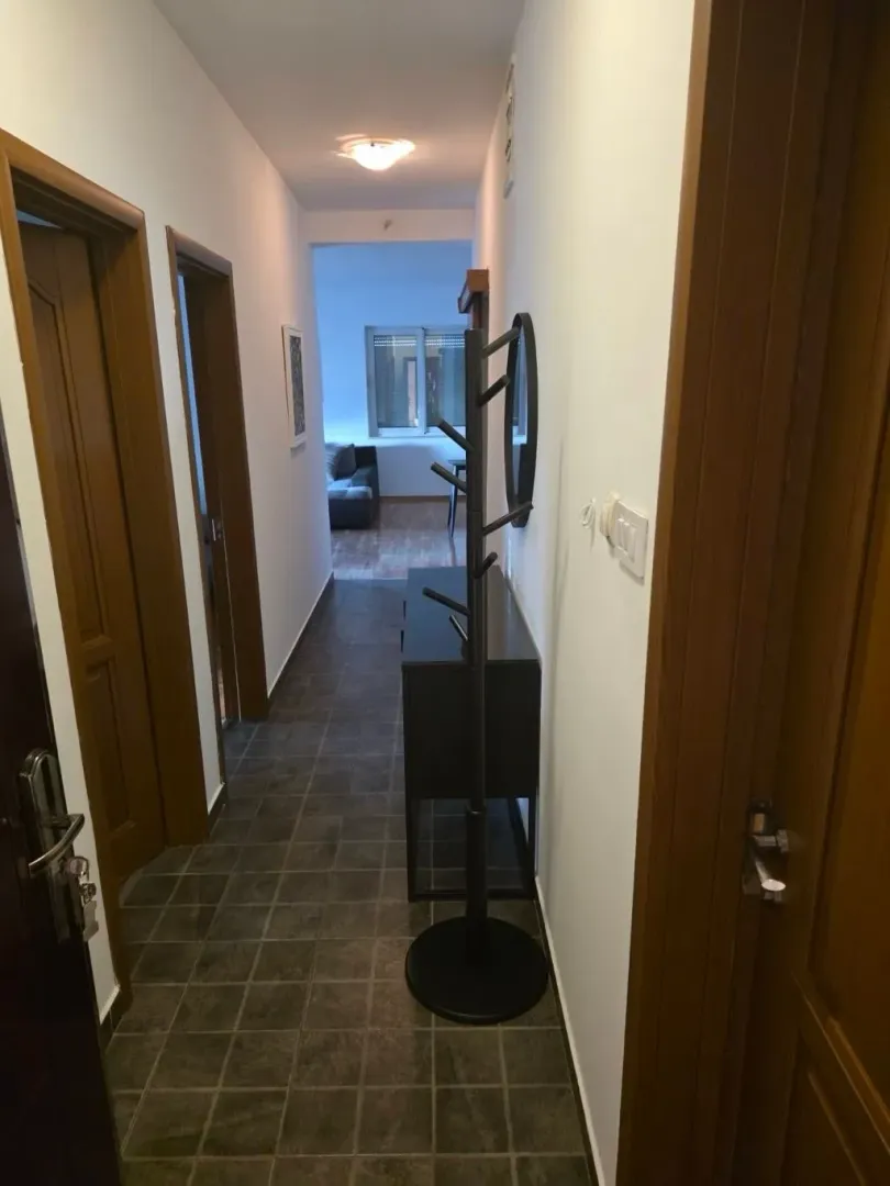 Izdavanje, dvosoban stan, 69m², Stari Aerodrom, Podgorica
