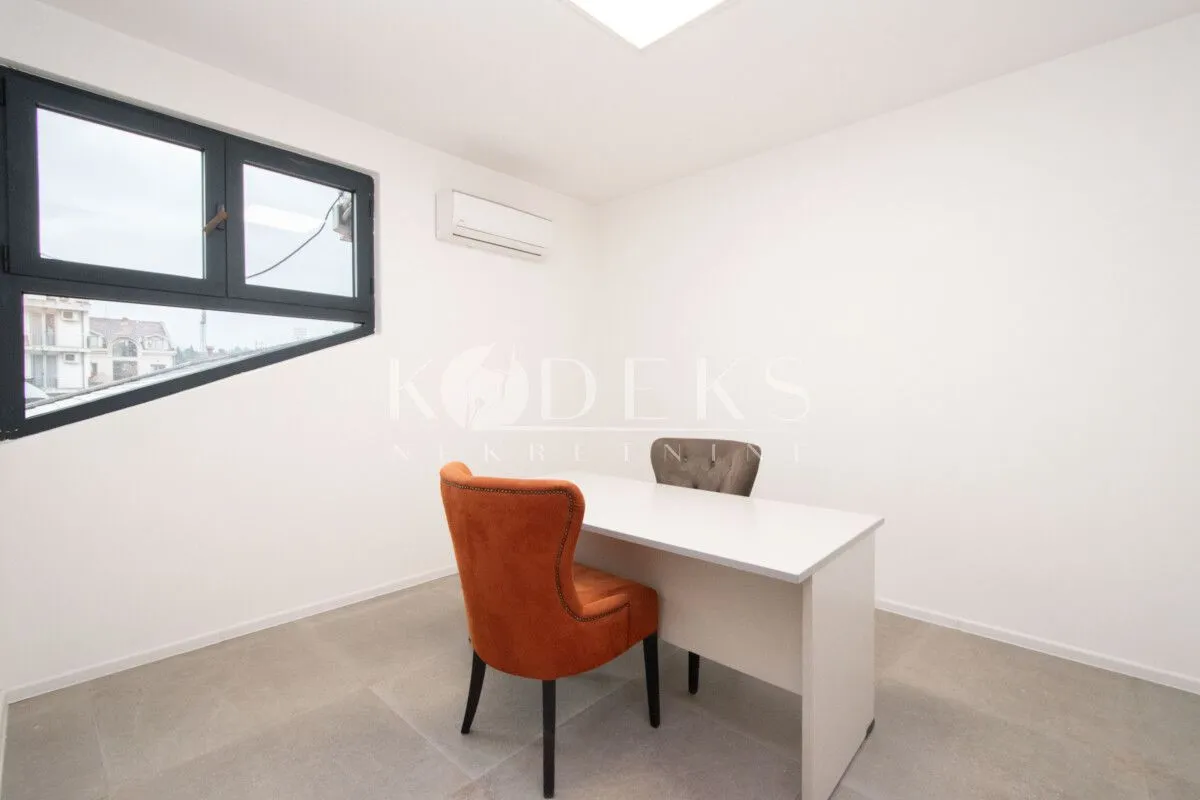 Izdavanje, poslovni prostor, 120m², Centar, Podgorica
