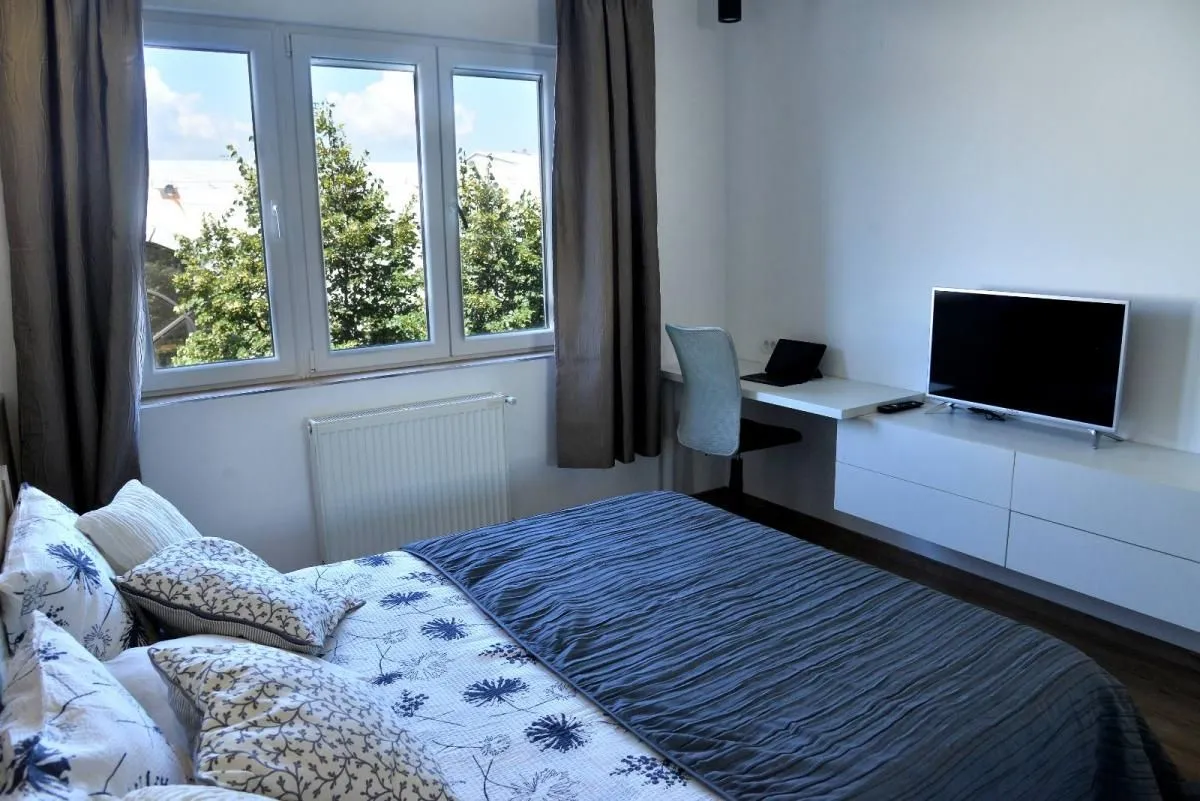 Izdavanje, trosoban stan, 61m², Centar, Niš