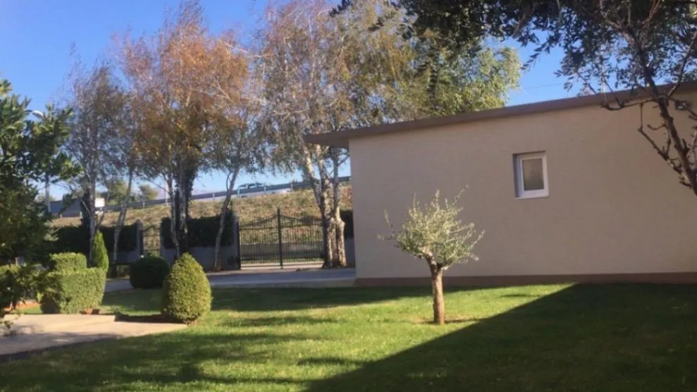 Izdavanje, kuća, 778m², Zabjelo, Podgorica
