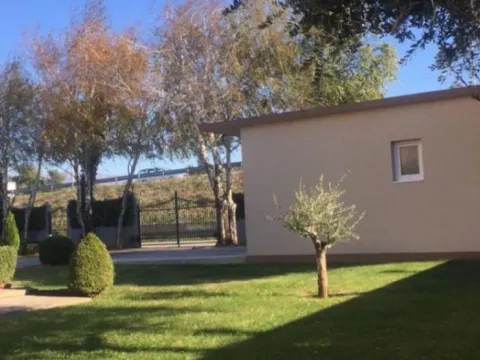 Izdavanje, kuća, 778m², Zabjelo, Podgorica - image 11