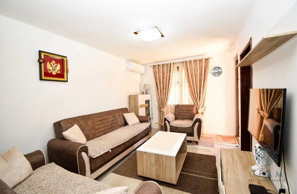Prodaja, kuća, 300m², Stari Aerodrom, Podgorica