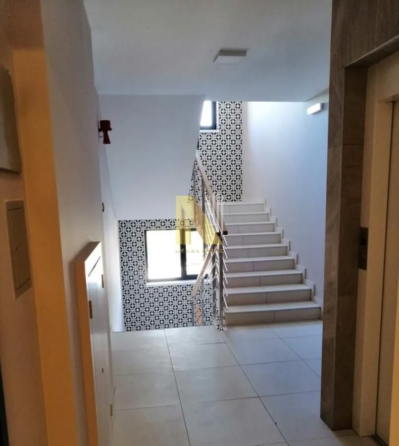 Izdavanje, dvosoban stan, 61m², Socijalno, Novi Sad Sve Podlokacije