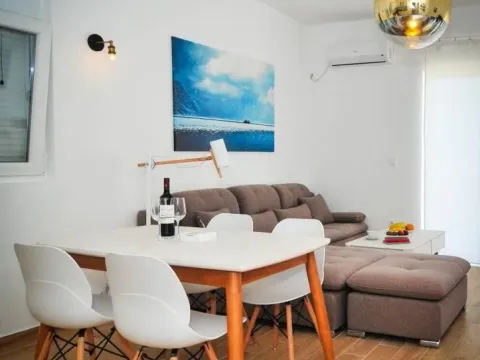 Izdavanje, dvosoban stan, 95m², Mrčevac, Tivat - image 5