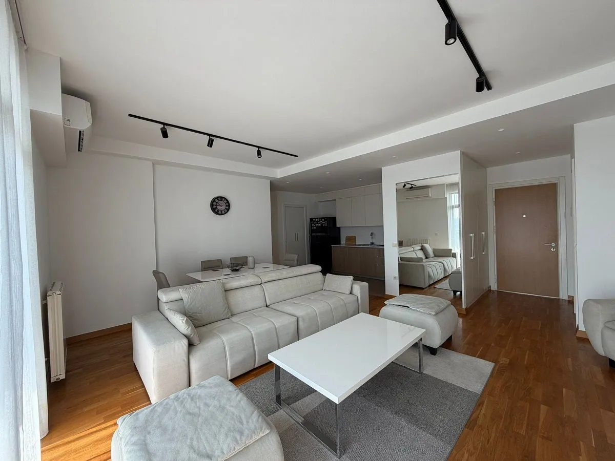 Izdavanje, četvorosoban stan, 113m², Beograd Na Vodi, Beograd