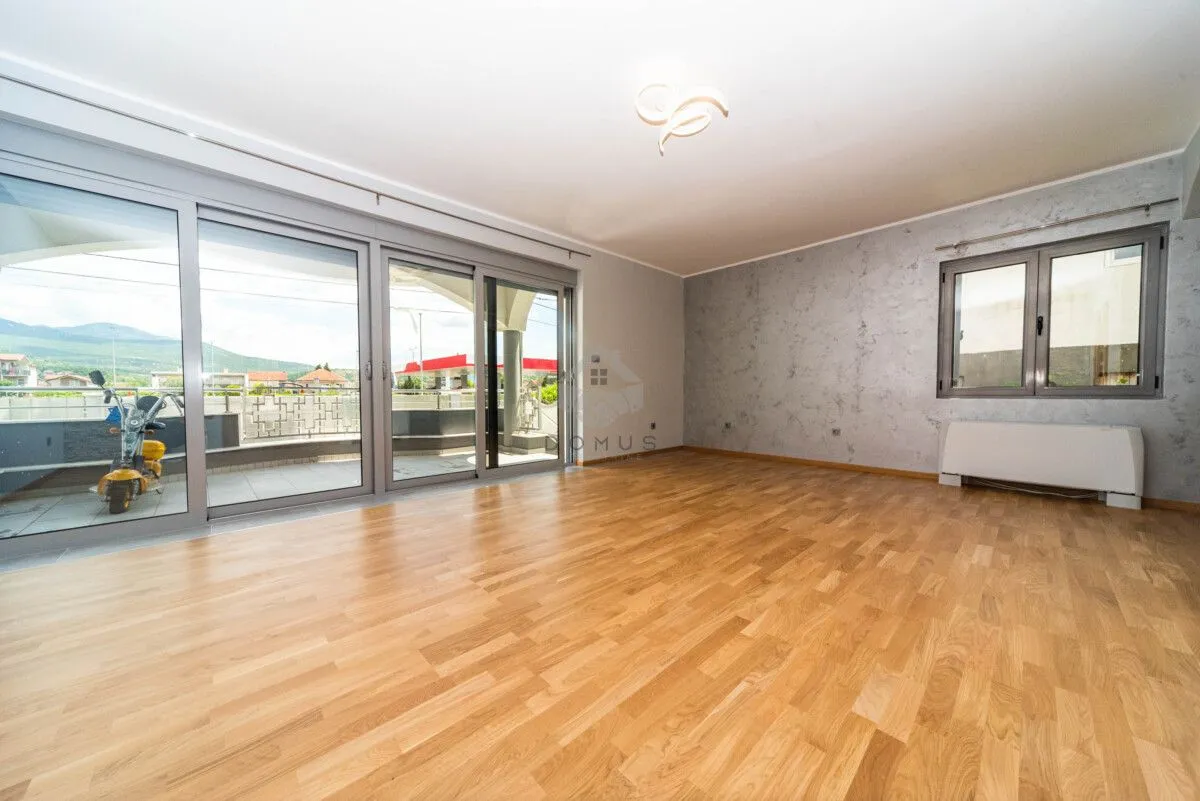 Rent, house, 320m², Zlatica, Podgorica