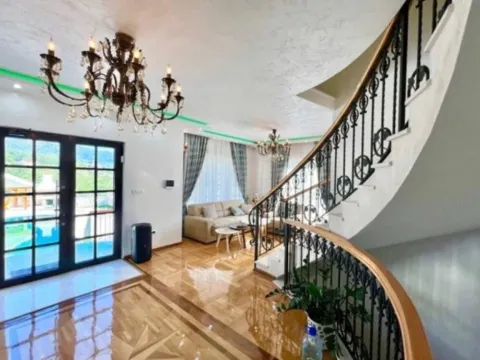 Prodaja, četvorosoban stan, 450m², Centar, Budva - image 7