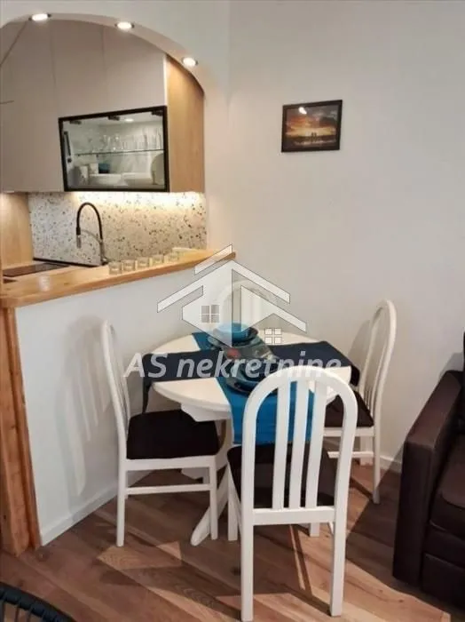 Izdavanje, dvosoban stan, 54m², Kalenić Pijaca, Vračar Sve Podlokacije