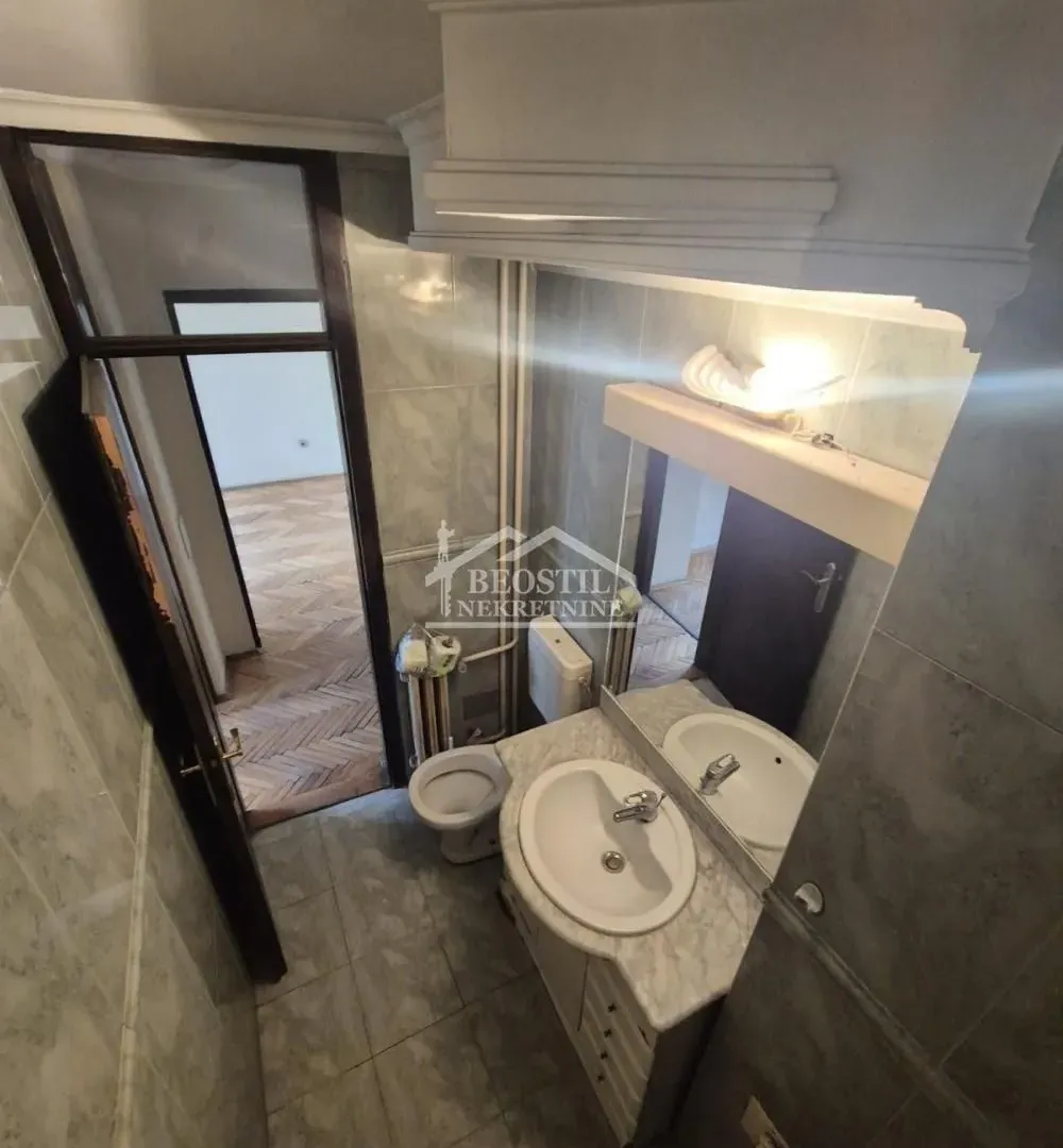 Prodaja, četvorosoban stan, 99m², Palata Pravde, Beograd