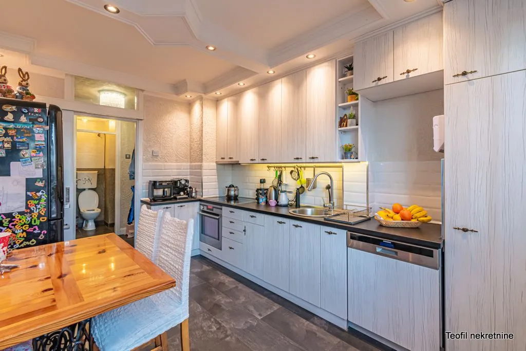 Sale, three bedroom apartment, 74m², Zemun Sve Podlokacije, Beograd