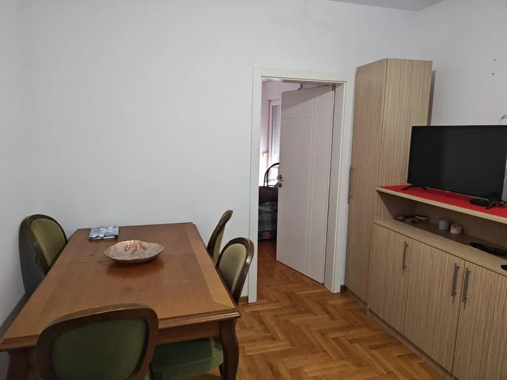 Rent, two bedroom apartment, 52m², Đeram Pijaca, Beograd