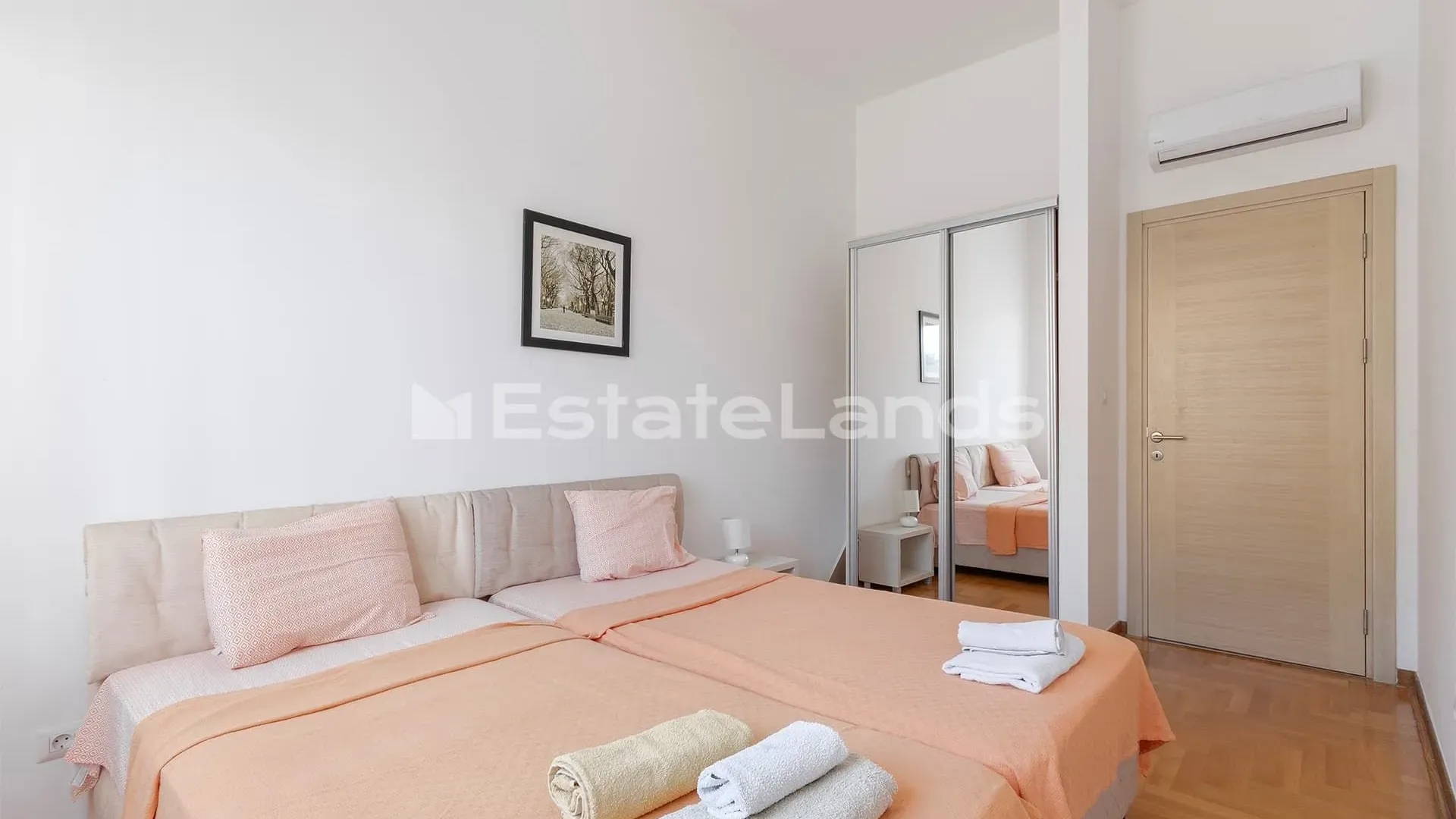 Sale, two bedroom apartment, 84m², Morinj, Kotor