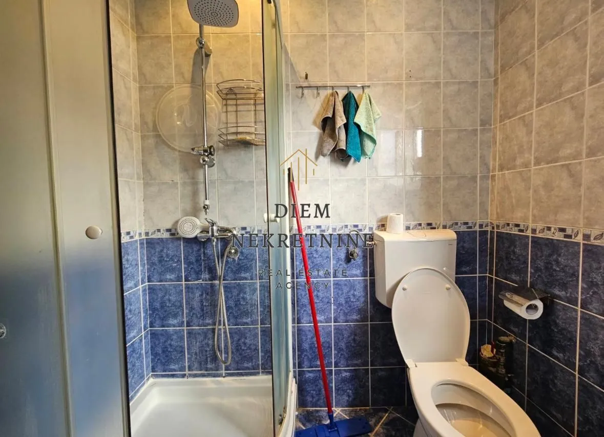 Izdavanje, trosoban stan, 120m², Centar, Bar