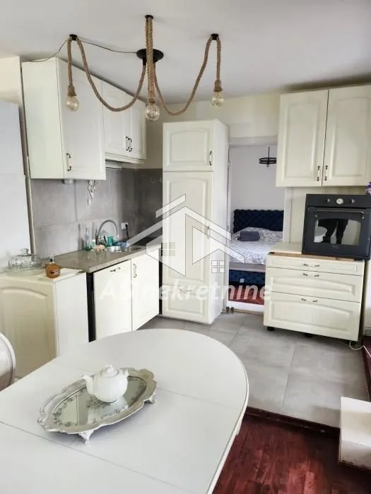 Rent, two bedroom apartment, 56m², Vračar Sve Podlokacije, Beograd