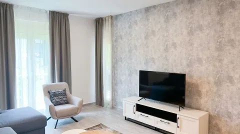 Rent, one bedroom apartment, 57m², Bečići, Budva - image 1