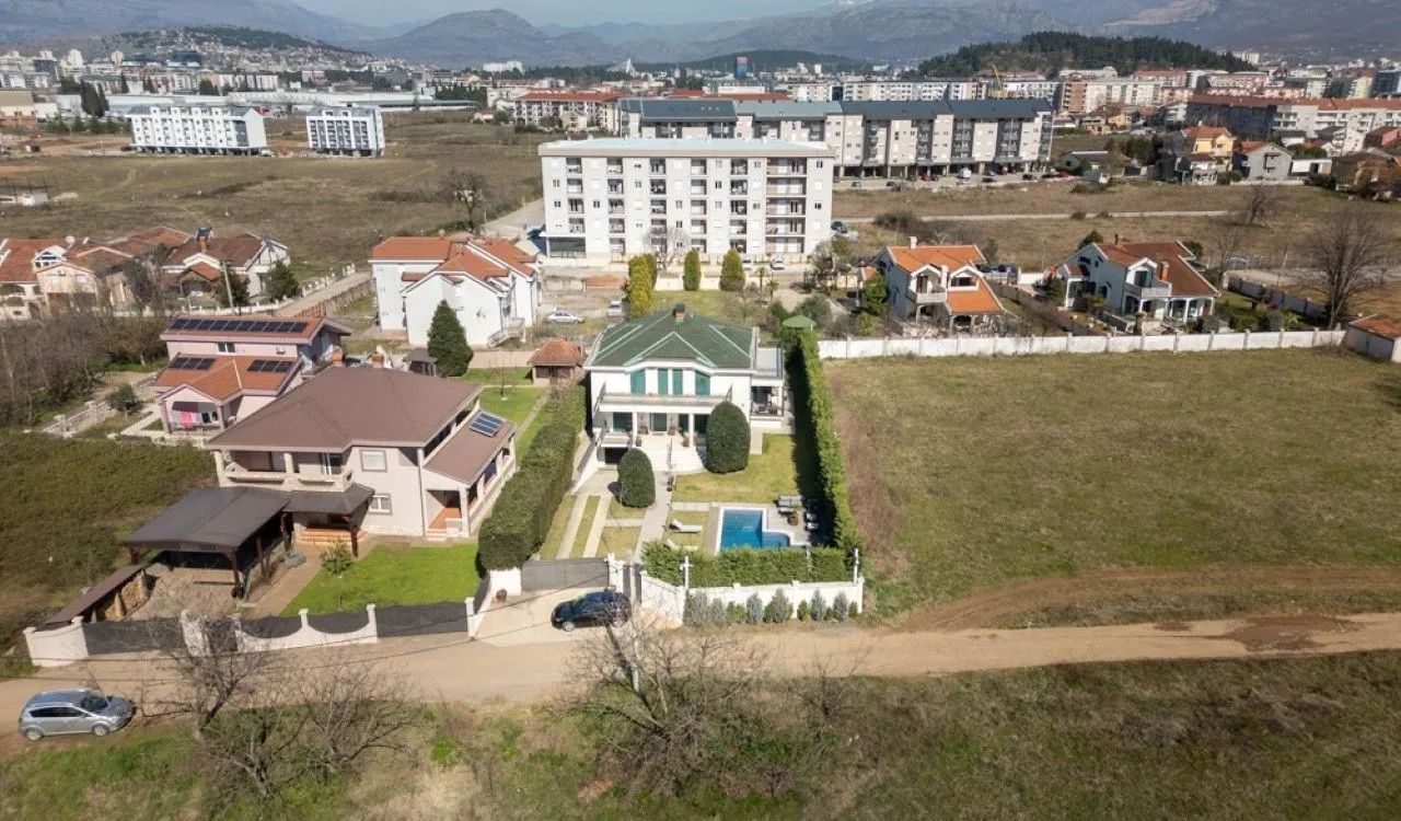 Izdavanje, kuća, 500m², Zabjelo, Podgorica