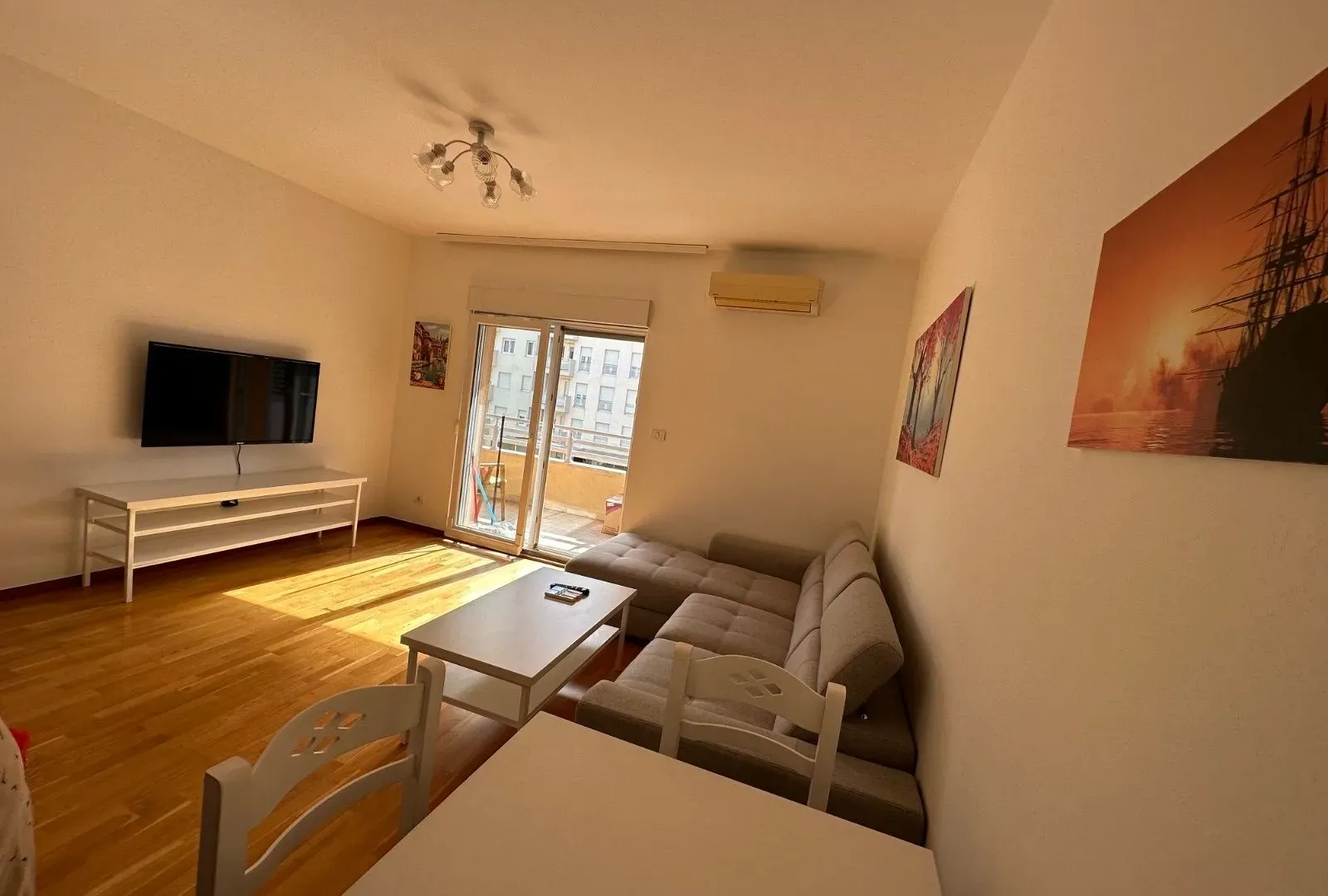 Izdavanje, jednosoban stan, 50m², City Kvart, Podgorica