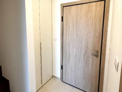 Izdavanje, četvorosoban stan, 127m², Master Kvart, Podgorica - image 5