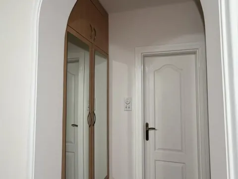 Izdavanje, četvorosoban stan, 120m², Škaljari, Kotor - image 5