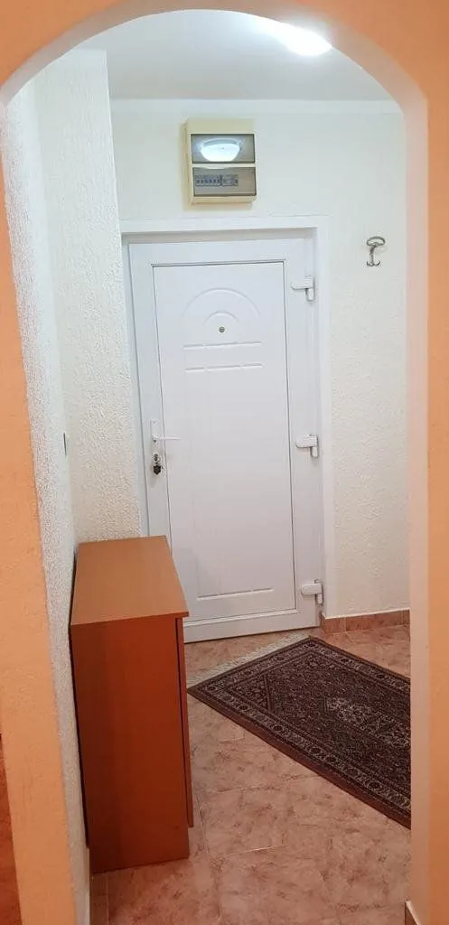 Izdavanje, jednosoban stan, 40m², Budva, Crna Gora