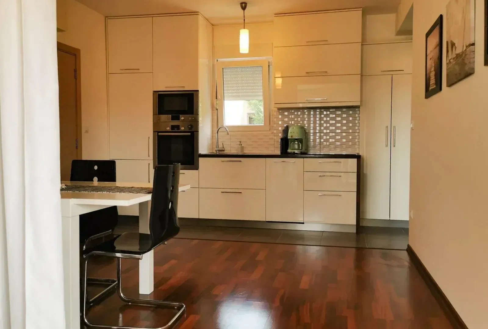 Izdavanje, stan, 49m², Tivat, Crna Gora