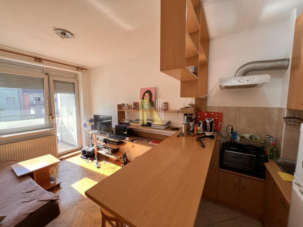 Izdavanje, garsonjera, 24m², Adamovićevo Naselje, Novi Sad Sve Podlokacije