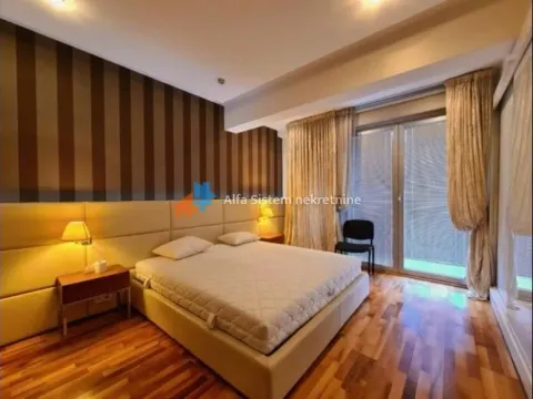 Izdavanje, trosoban stan, 130m², Stari Grad, Beograd - image 5