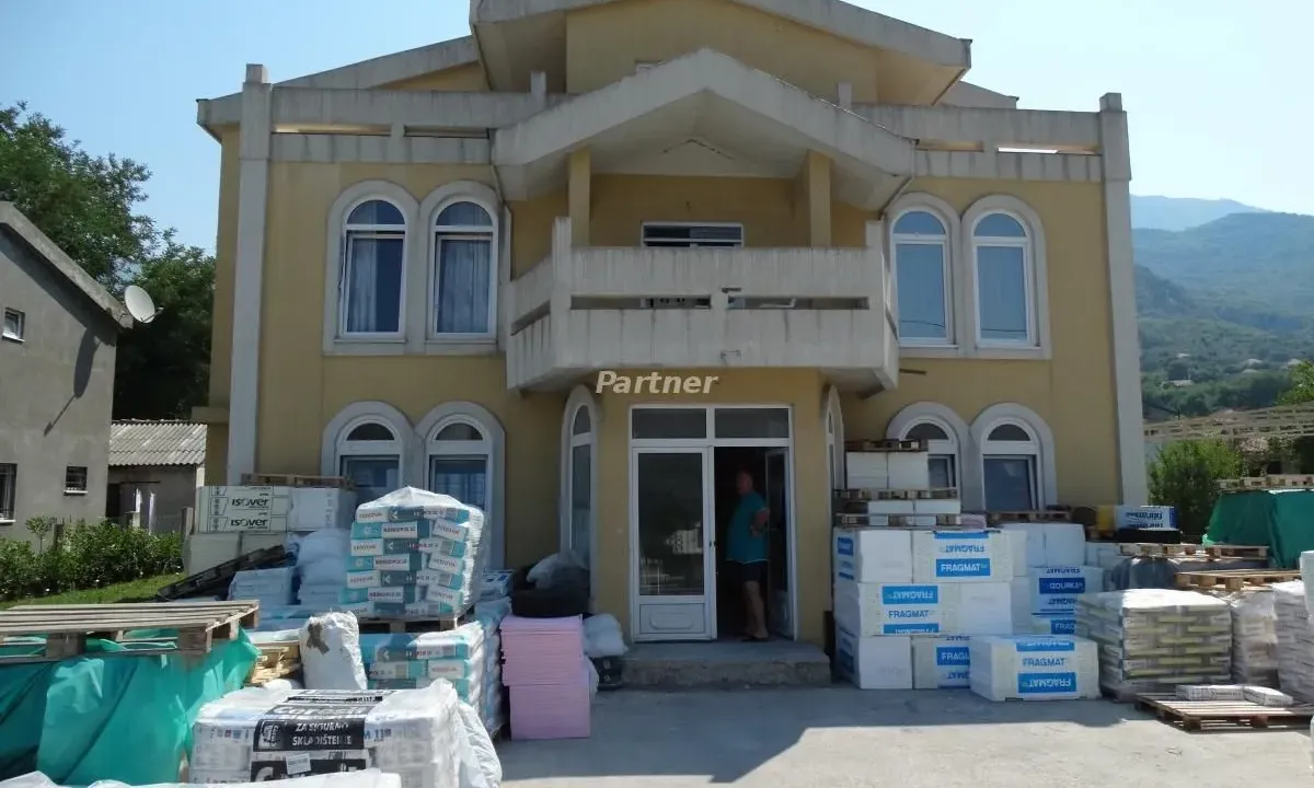 Prodaja, kuća, 680m², Zaljevo, Bar