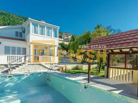 Prodaja, kuća, 240m², Kotor, Crna Gora
